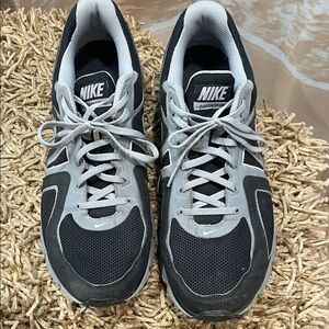Nike Men's Black and Gray Athletic Sneakers